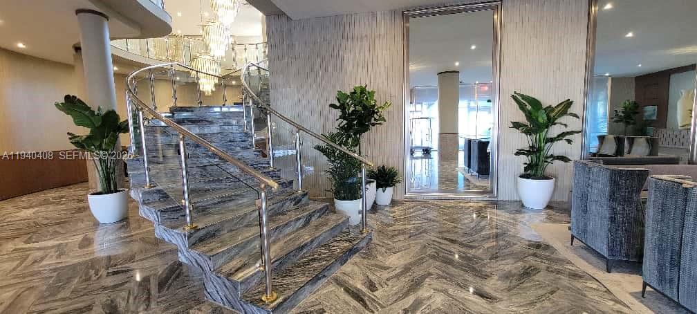 5401 Collins Ave 214