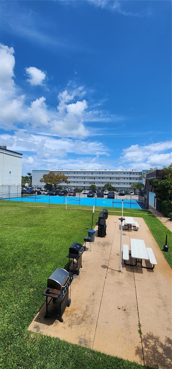 PALM VILLAGE CLUB CONDO - Residential Lease