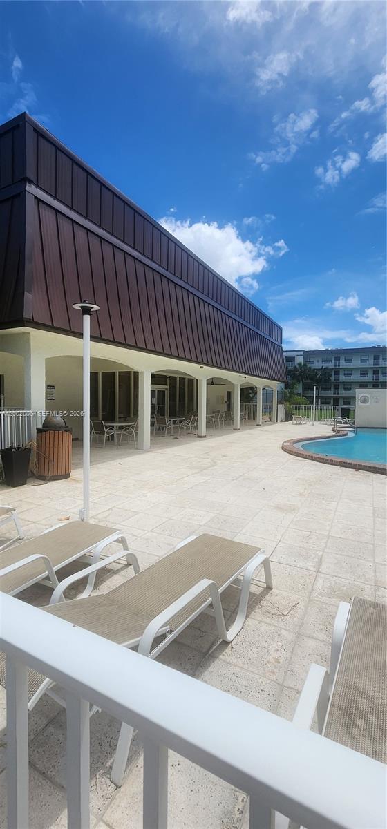 PALM VILLAGE CLUB CONDO - Residential Lease