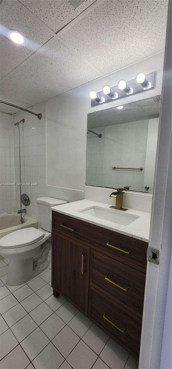 PALM VILLAGE CLUB CONDO - Residential Lease