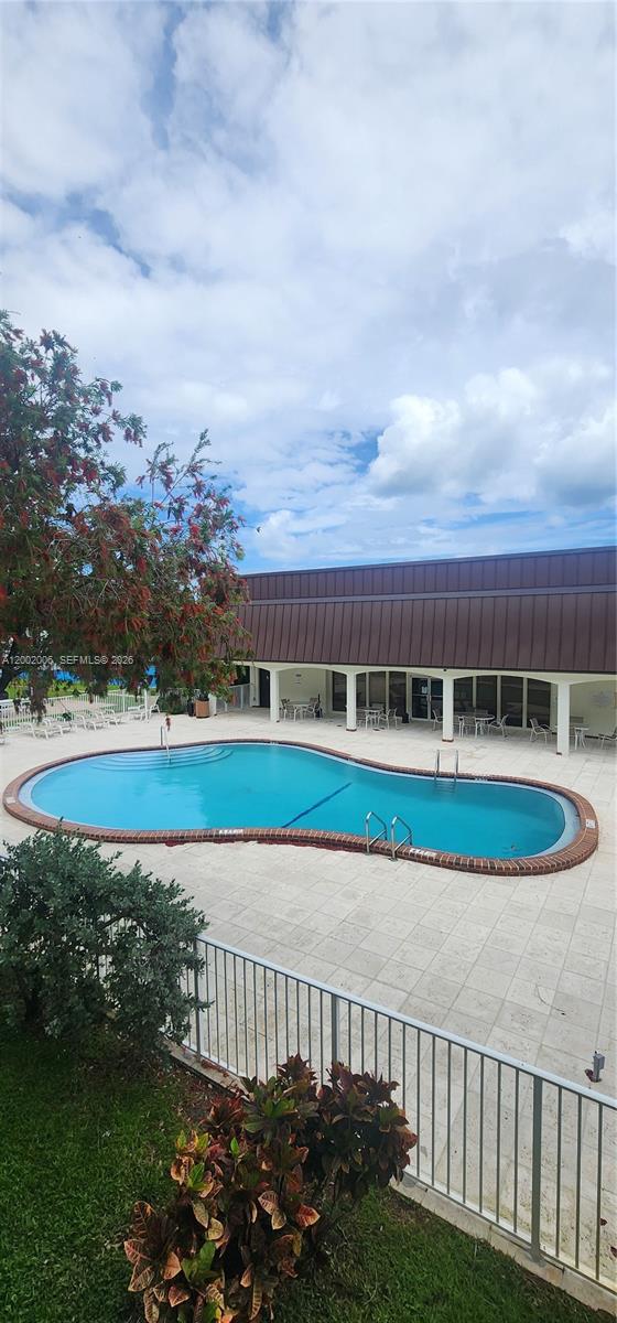 PALM VILLAGE CLUB CONDO - Residential Lease