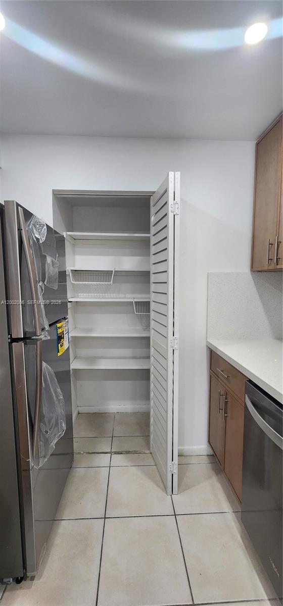 PALM VILLAGE CLUB CONDO - Residential Lease