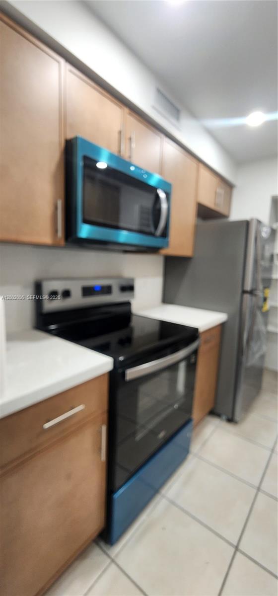 PALM VILLAGE CLUB CONDO - Residential Lease