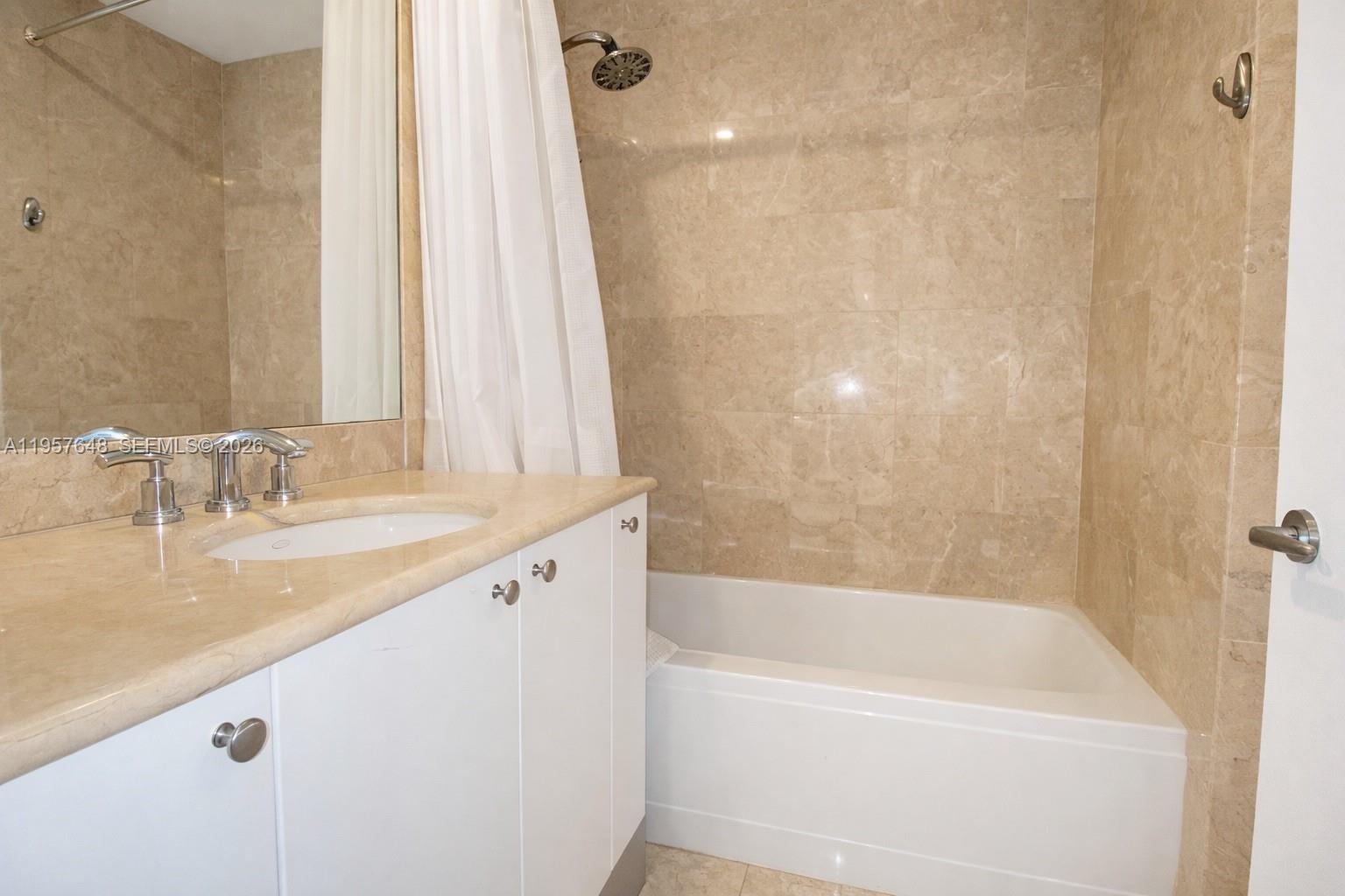 CARBONELL CONDO - Residential