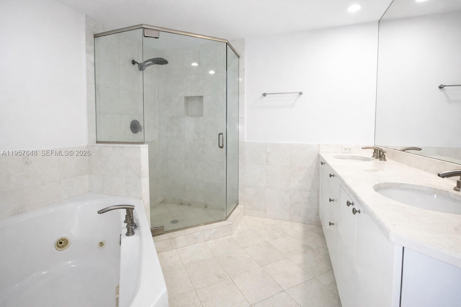 CARBONELL CONDO - Residential