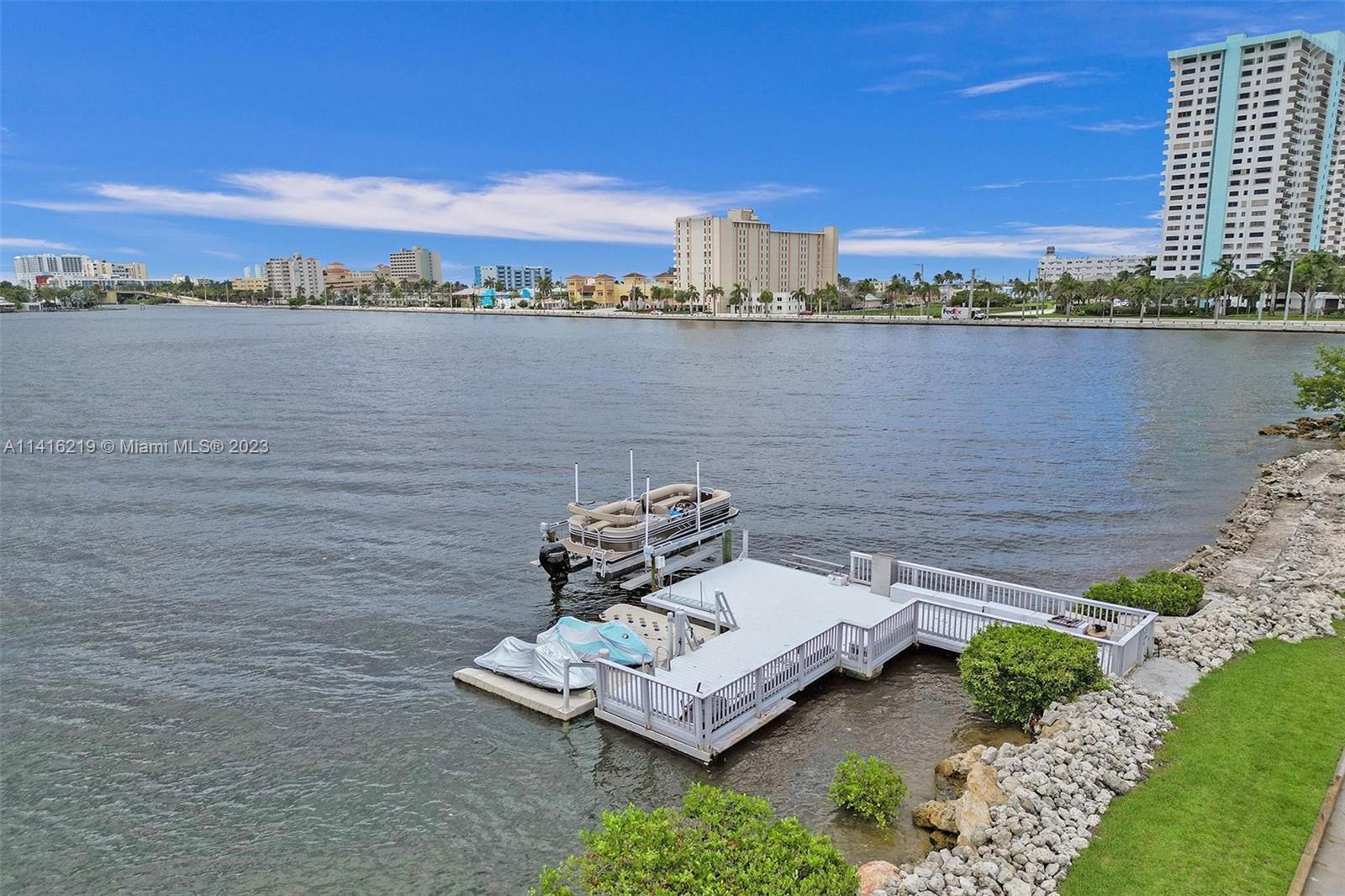 HOLLYWOOD LAKES SECTION - Residential