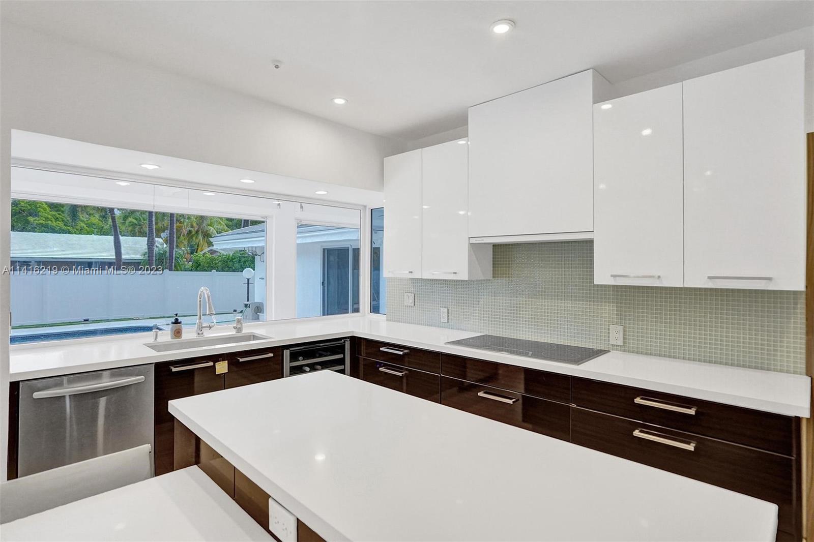 HOLLYWOOD LAKES SECTION - Residential