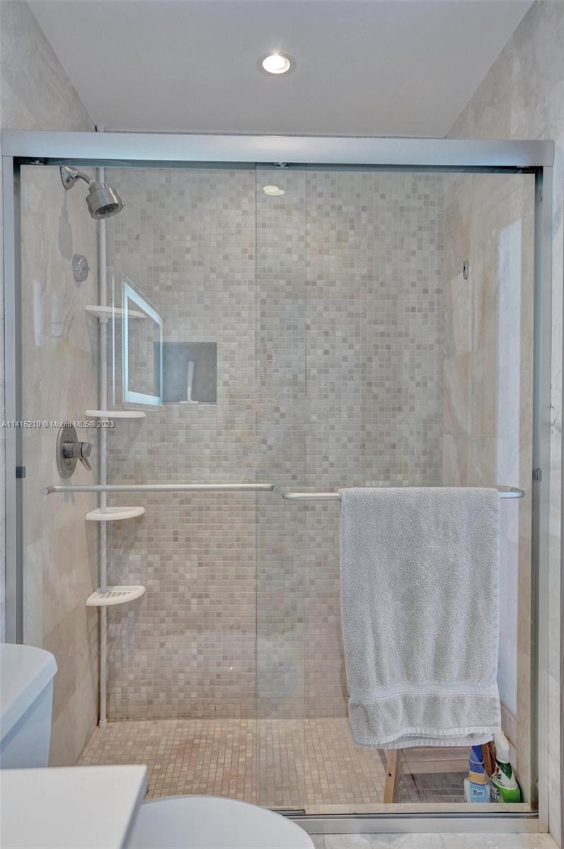 HOLLYWOOD LAKES SECTION - Residential