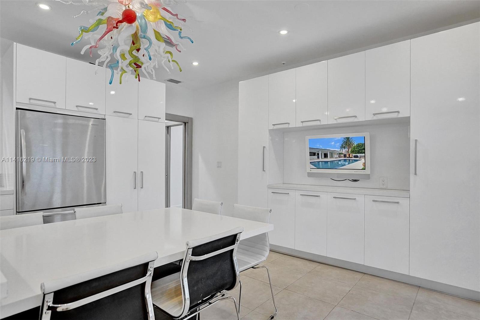 HOLLYWOOD LAKES SECTION - Residential