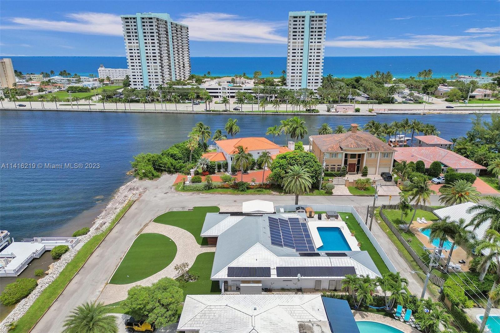 HOLLYWOOD LAKES SECTION - Residential