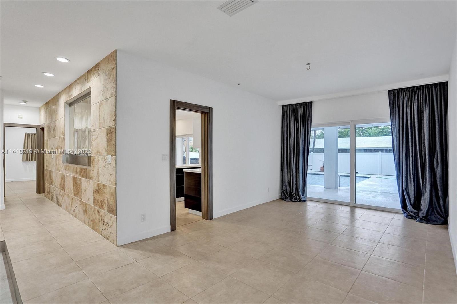 HOLLYWOOD LAKES SECTION - Residential