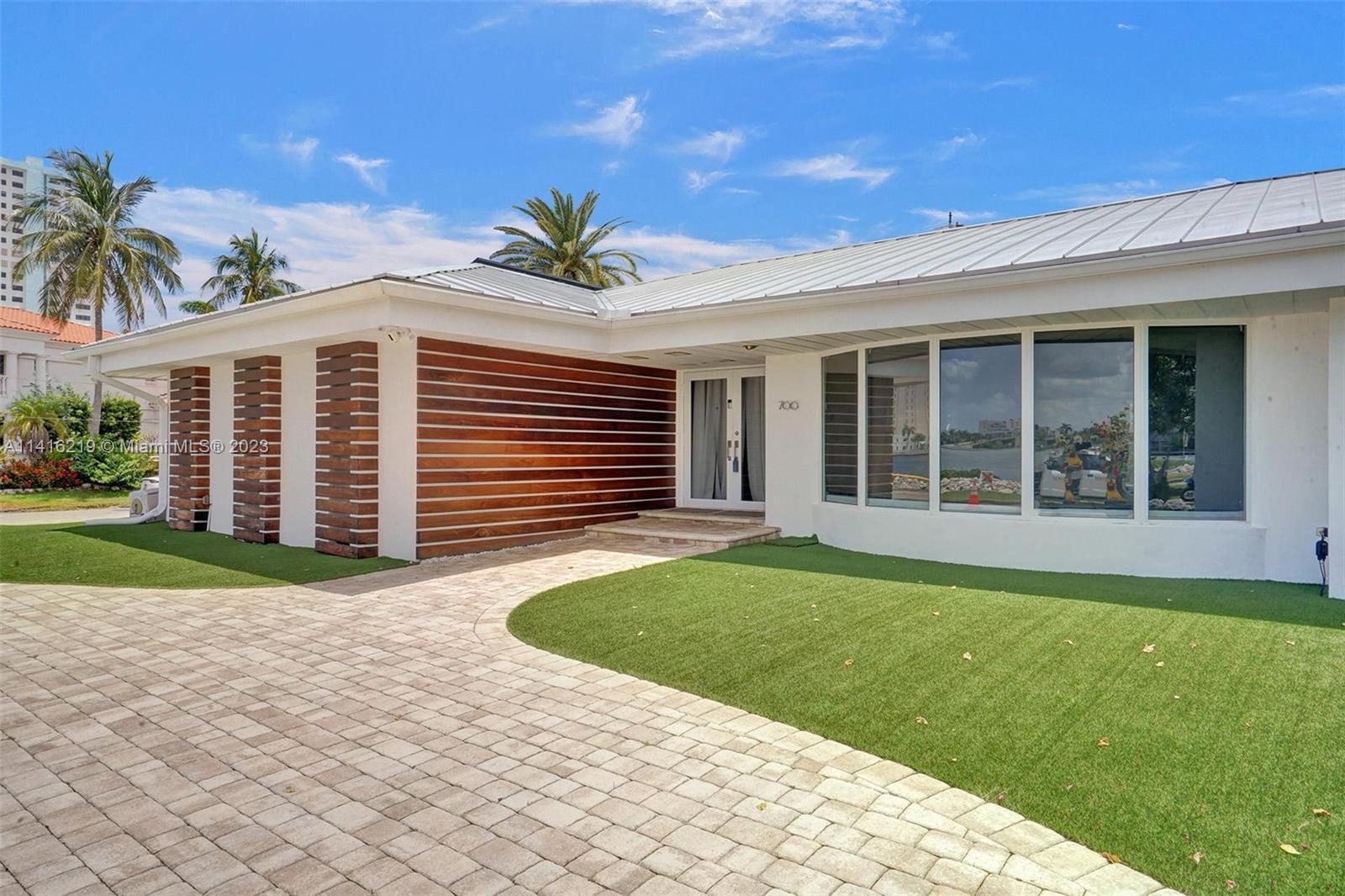 HOLLYWOOD LAKES SECTION - Residential