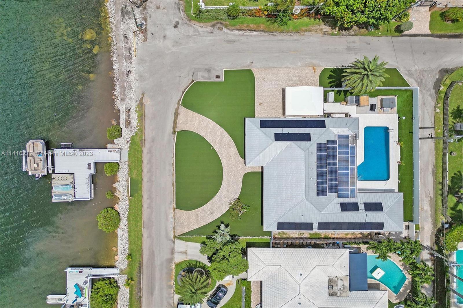 HOLLYWOOD LAKES SECTION - Residential