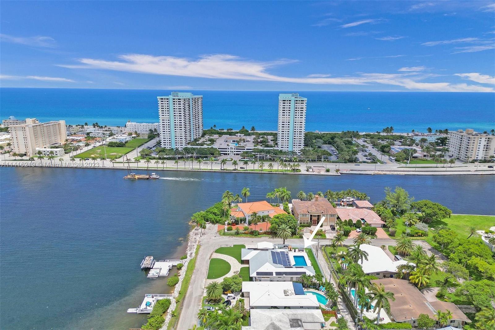 HOLLYWOOD LAKES SECTION - Residential