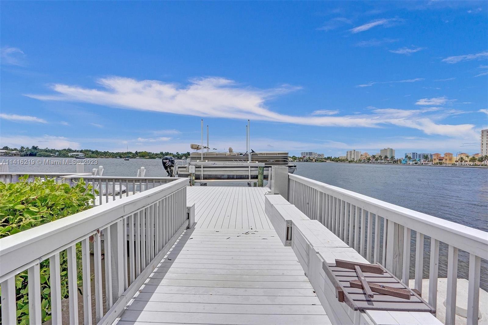 HOLLYWOOD LAKES SECTION - Residential