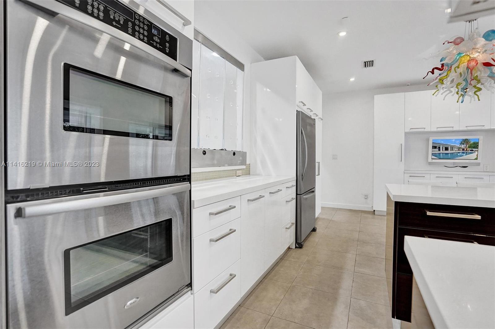 HOLLYWOOD LAKES SECTION - Residential