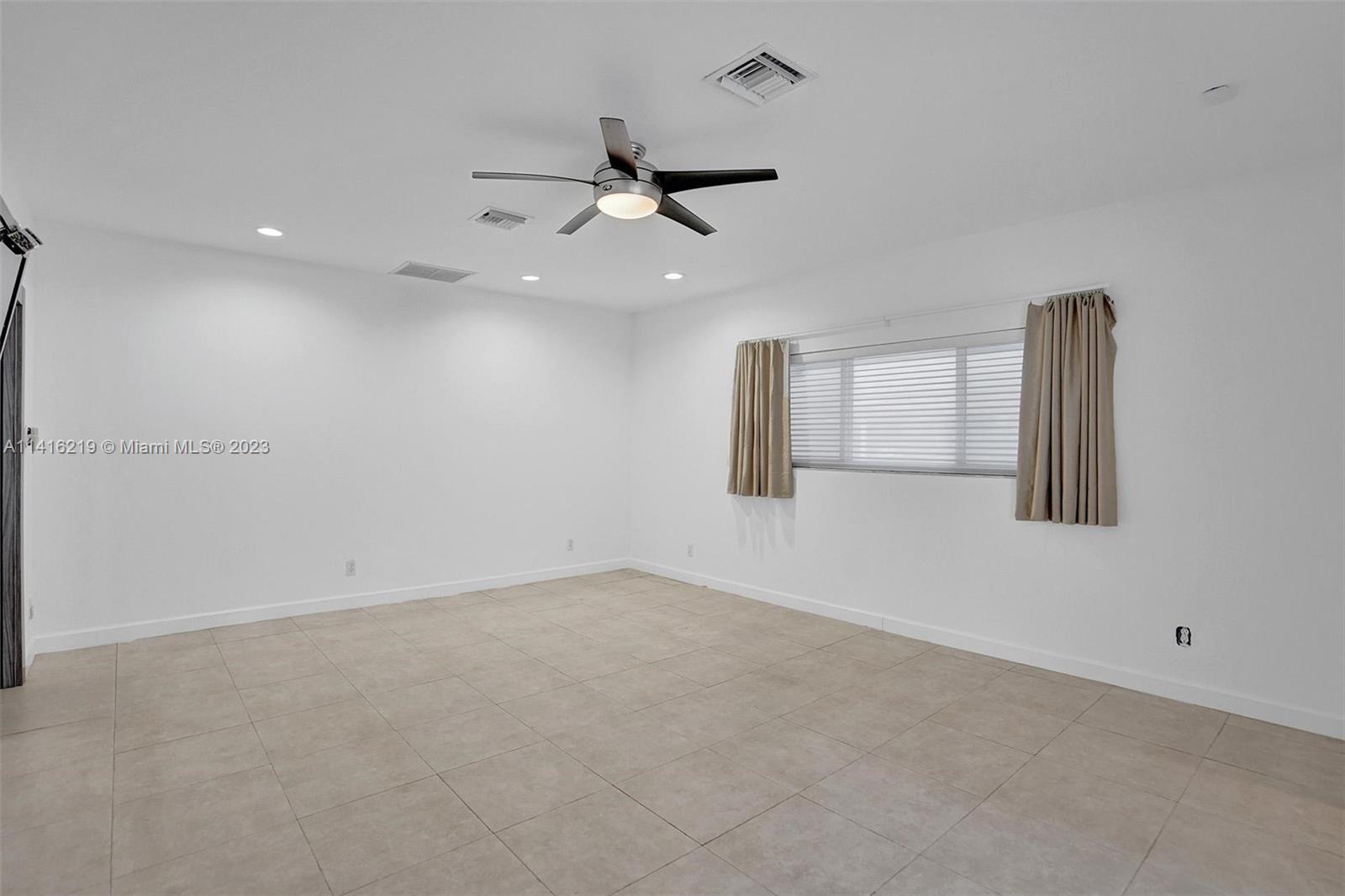 HOLLYWOOD LAKES SECTION - Residential