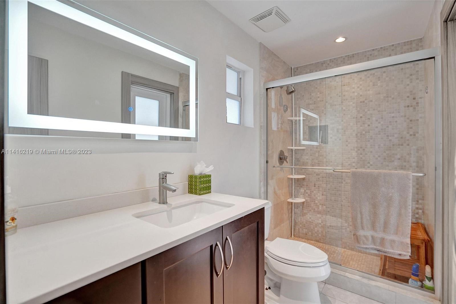 HOLLYWOOD LAKES SECTION - Residential