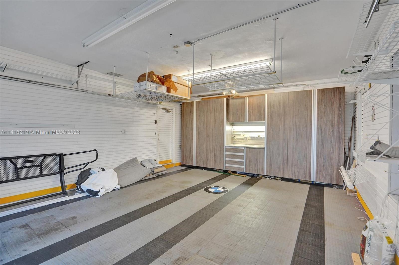 HOLLYWOOD LAKES SECTION - Residential