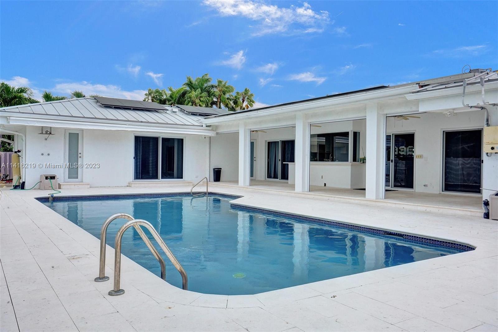 HOLLYWOOD LAKES SECTION - Residential