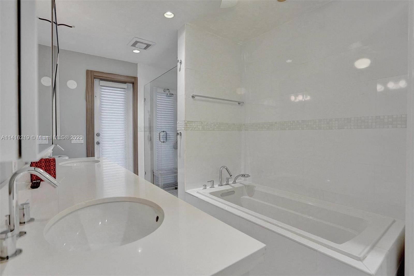 HOLLYWOOD LAKES SECTION - Residential