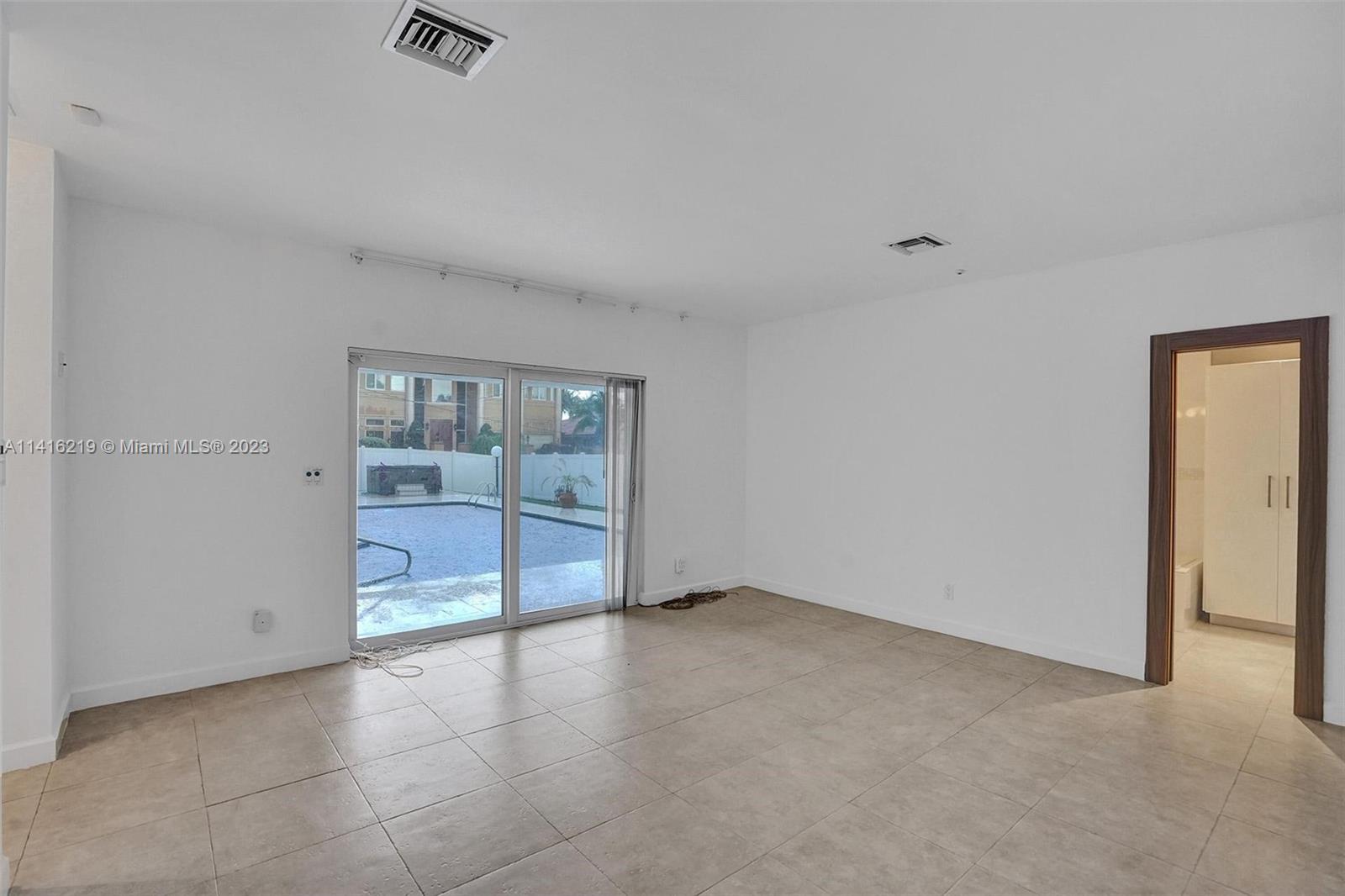 HOLLYWOOD LAKES SECTION - Residential