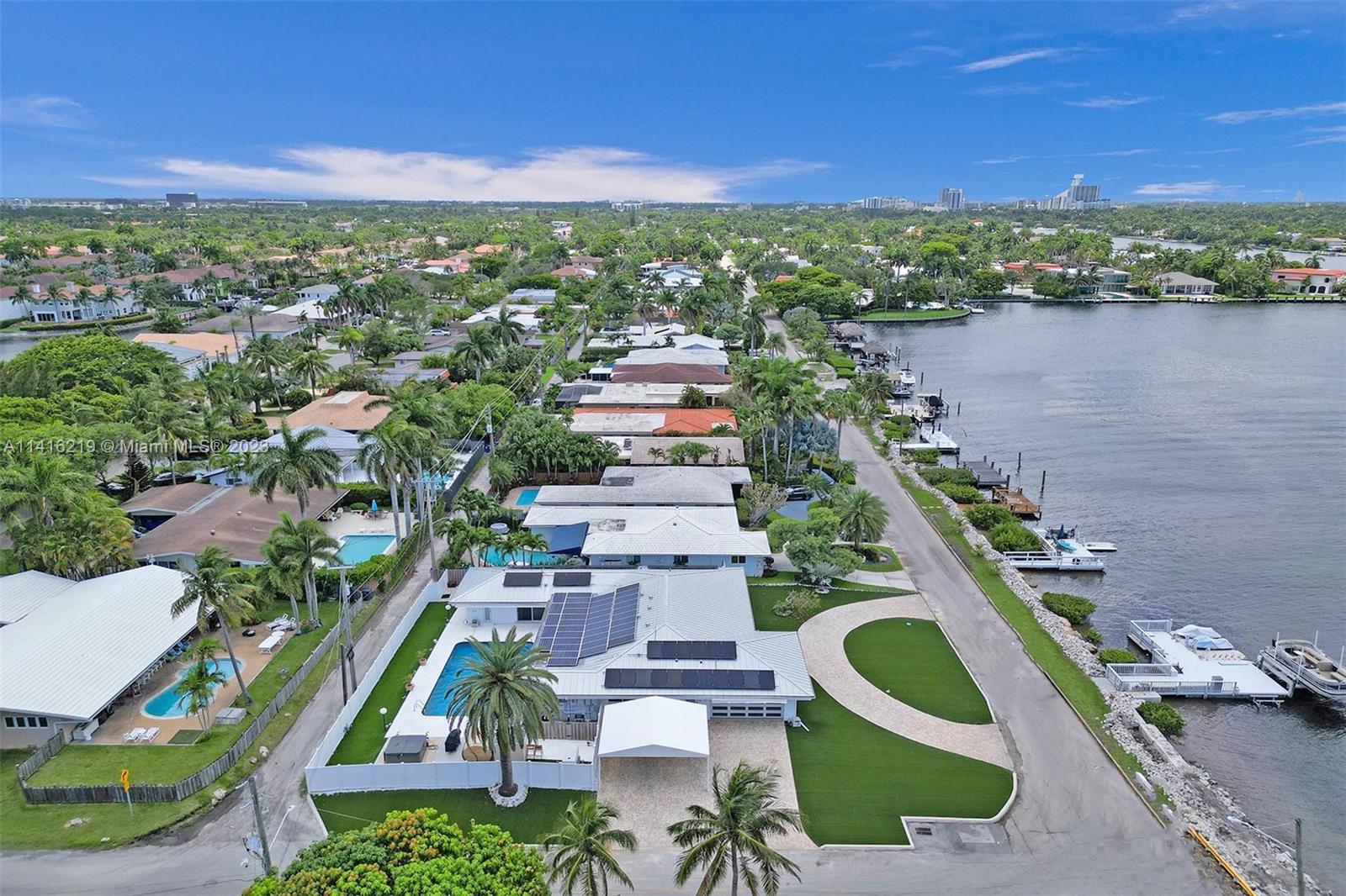 HOLLYWOOD LAKES SECTION - Residential