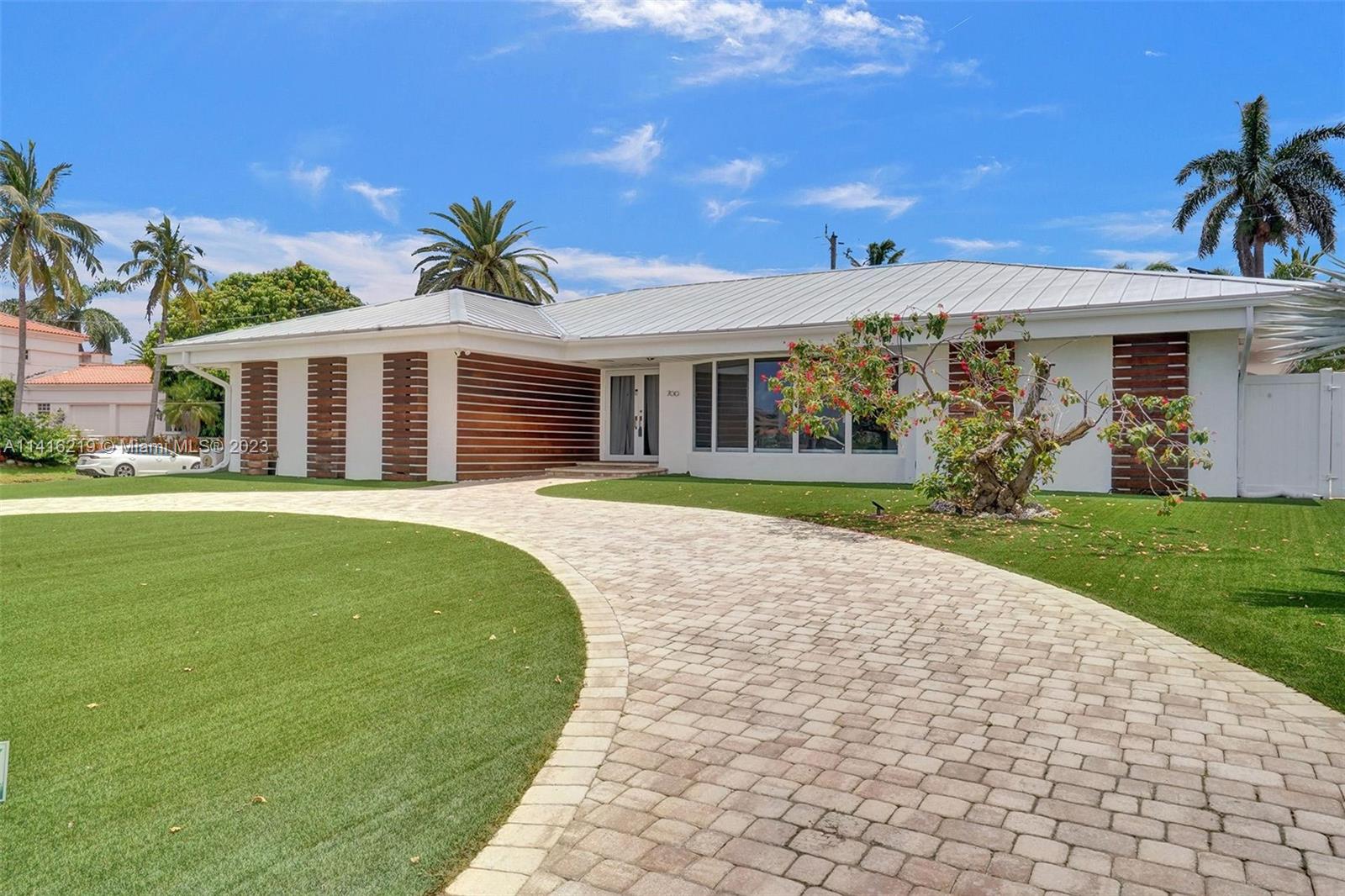 HOLLYWOOD LAKES SECTION - Residential