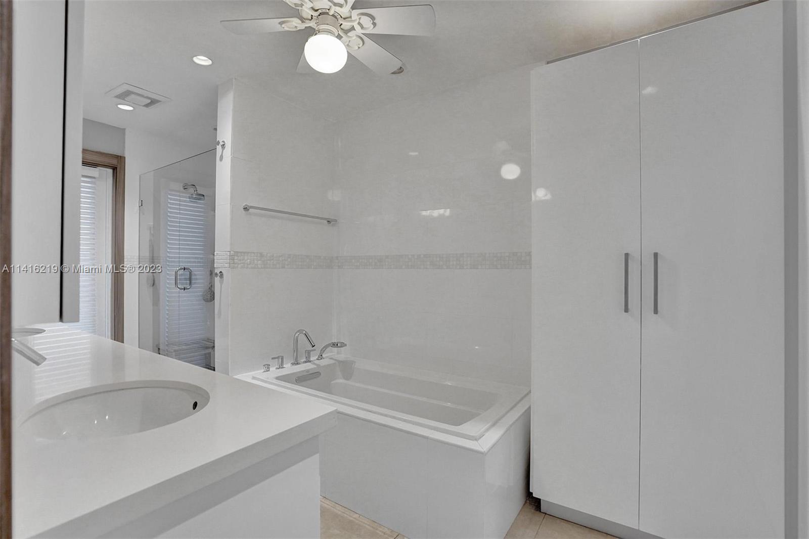 HOLLYWOOD LAKES SECTION - Residential