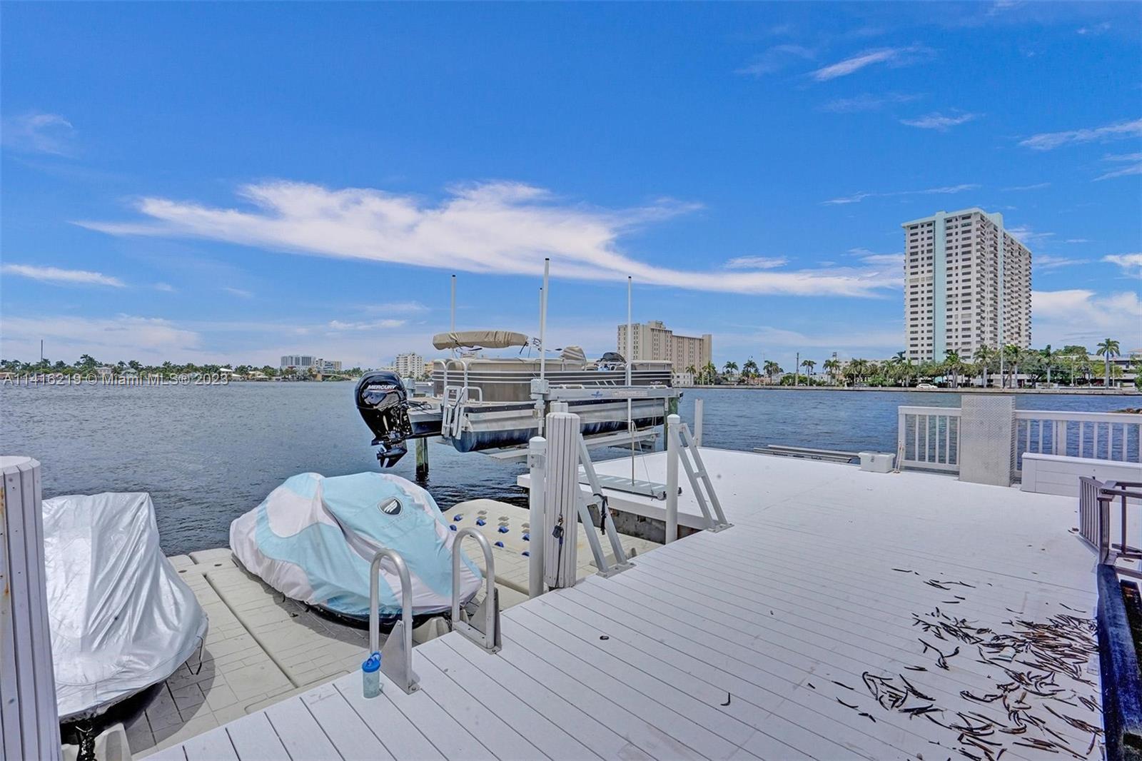 HOLLYWOOD LAKES SECTION - Residential