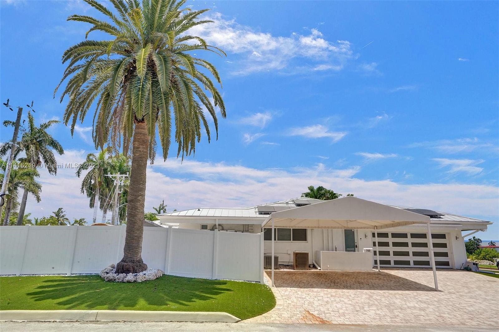 HOLLYWOOD LAKES SECTION - Residential