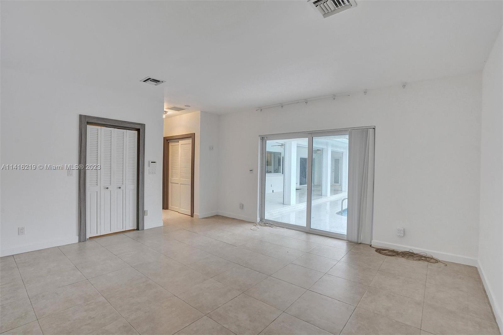 HOLLYWOOD LAKES SECTION - Residential