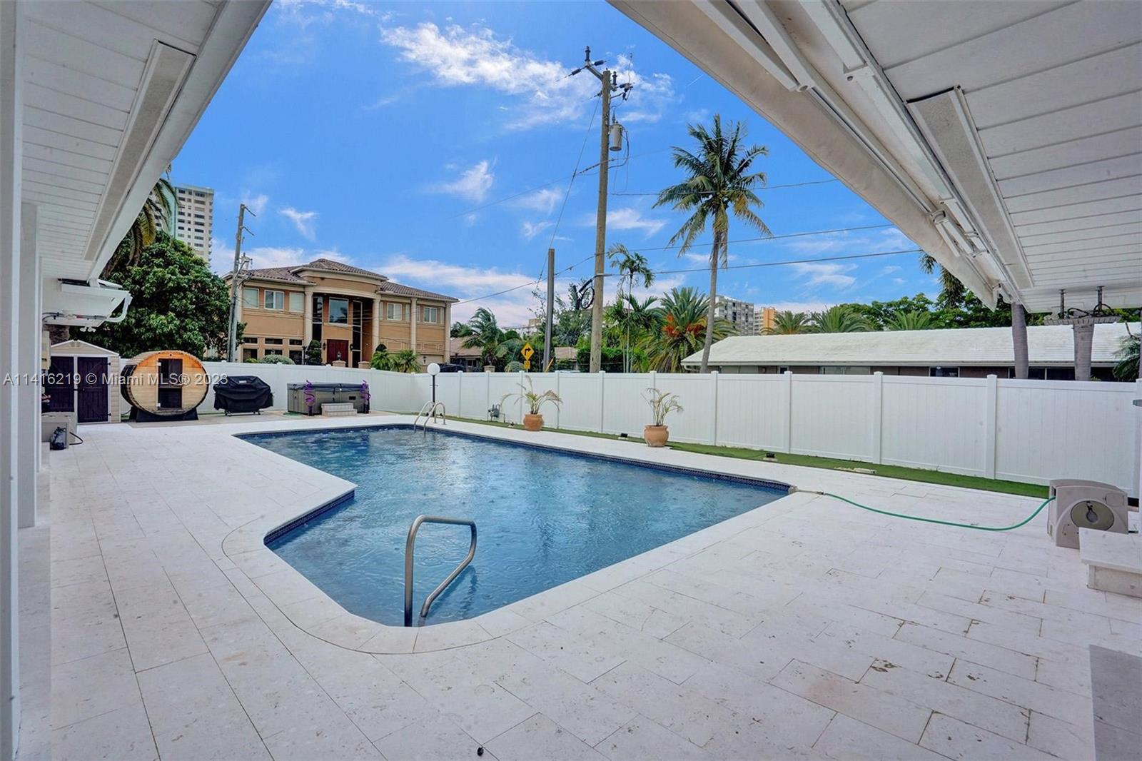 HOLLYWOOD LAKES SECTION - Residential