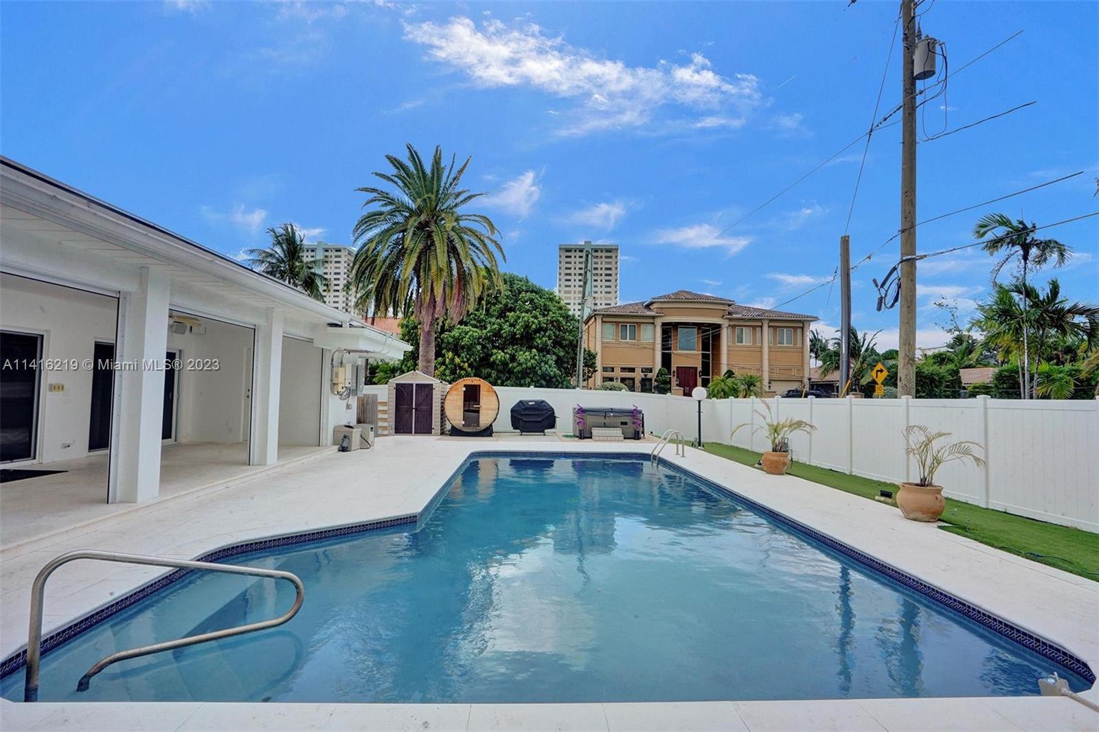 HOLLYWOOD LAKES SECTION - Residential