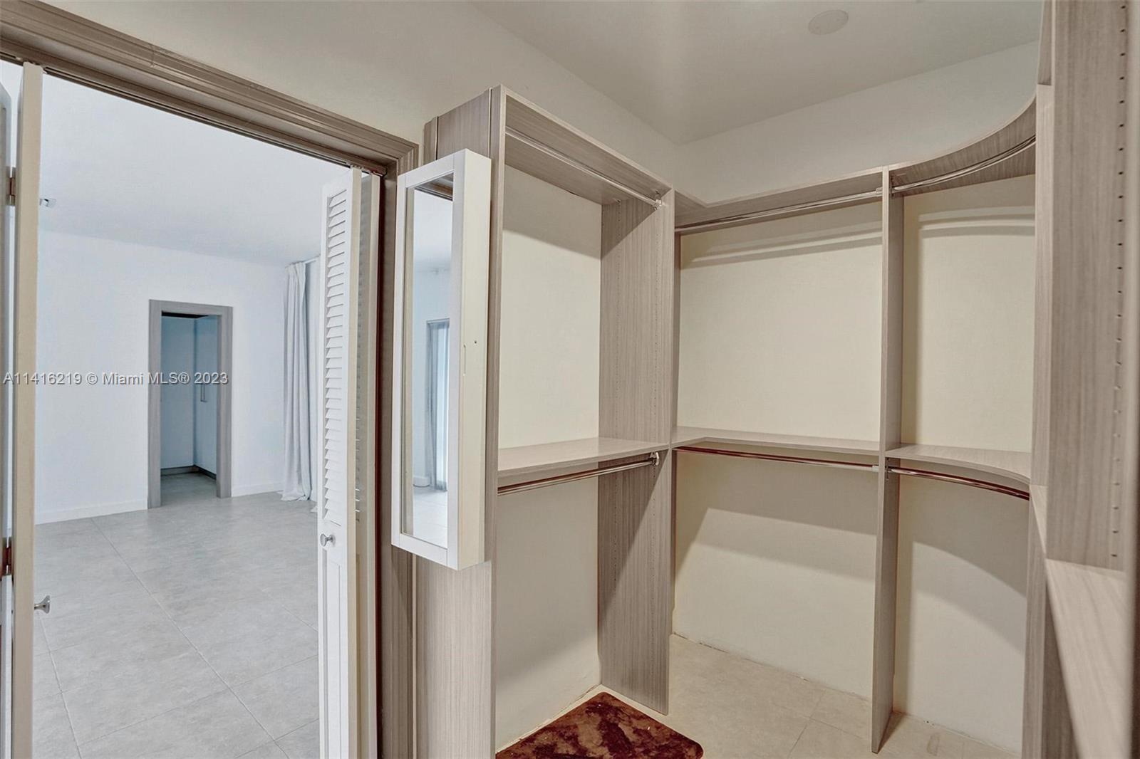 HOLLYWOOD LAKES SECTION - Residential