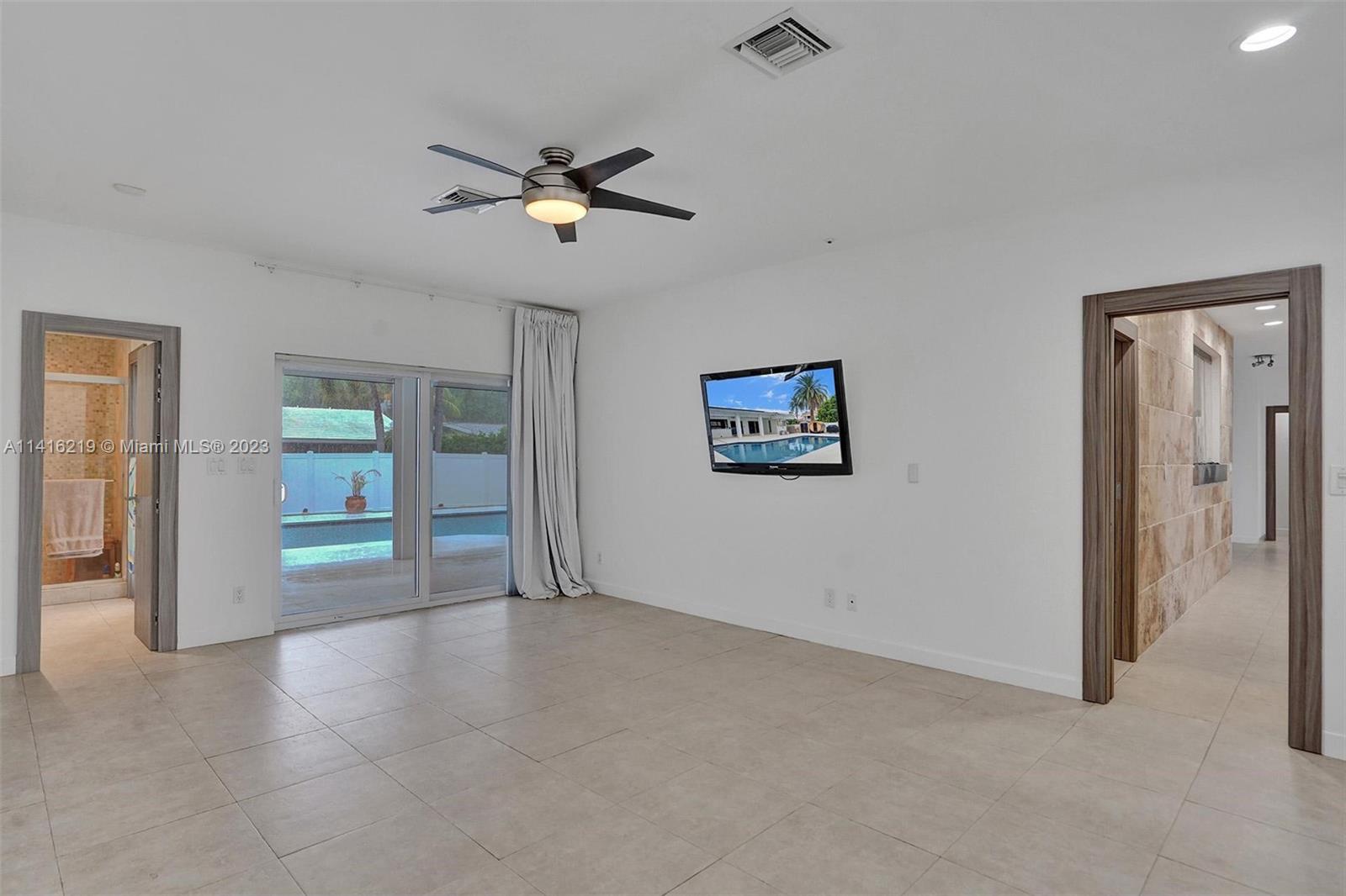 HOLLYWOOD LAKES SECTION - Residential