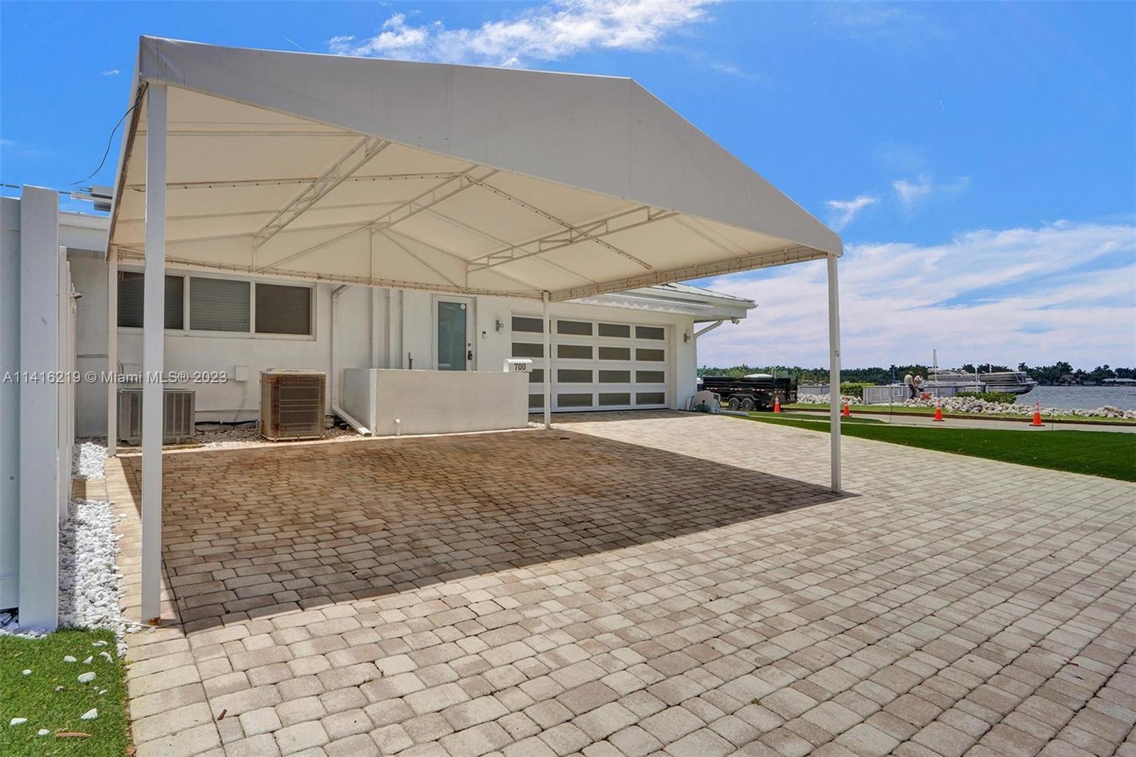 HOLLYWOOD LAKES SECTION - Residential