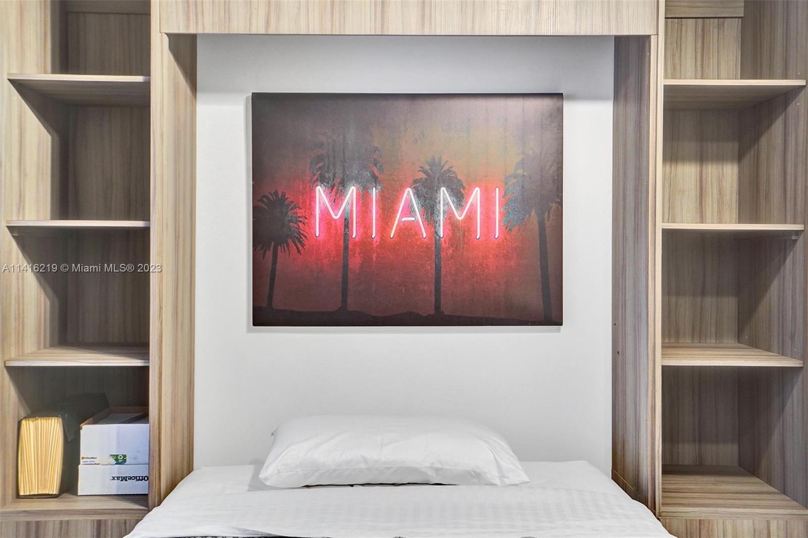 HOLLYWOOD LAKES SECTION - Residential