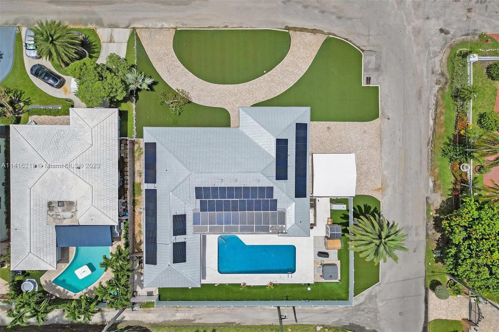 HOLLYWOOD LAKES SECTION - Residential