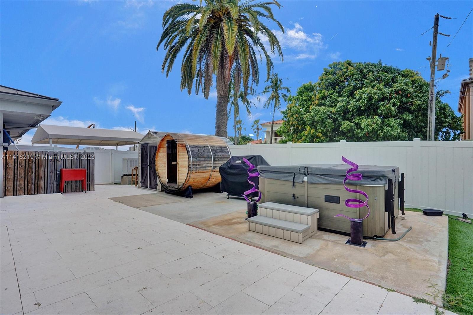 HOLLYWOOD LAKES SECTION - Residential