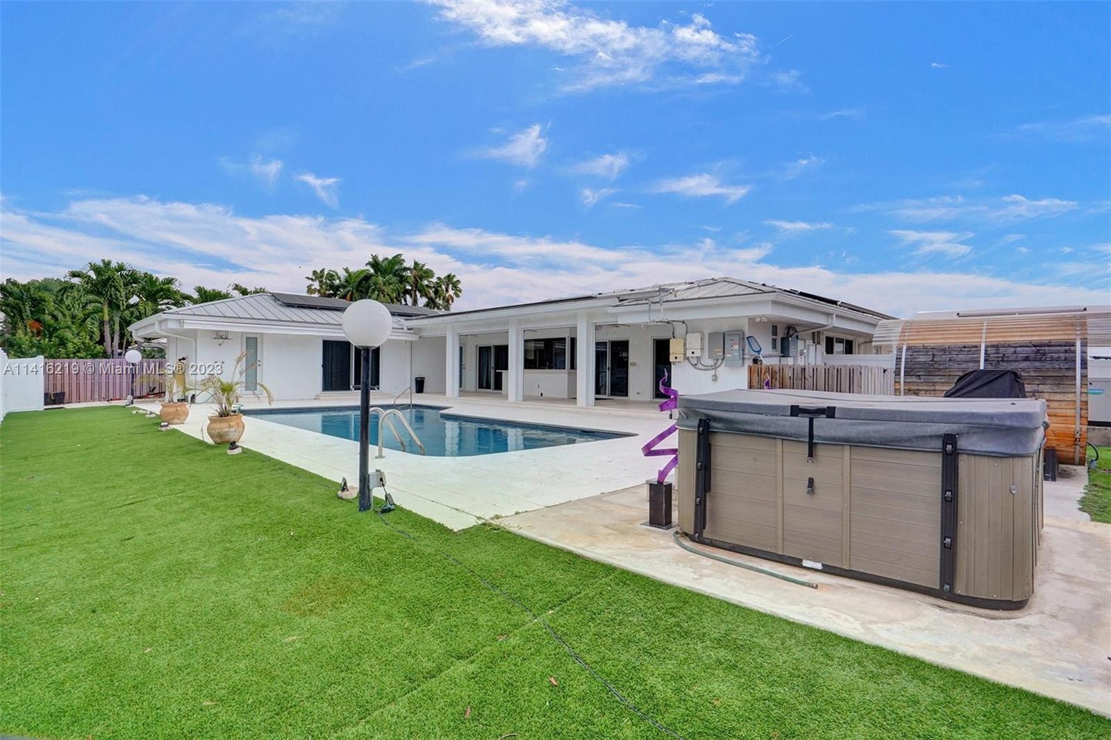 HOLLYWOOD LAKES SECTION - Residential