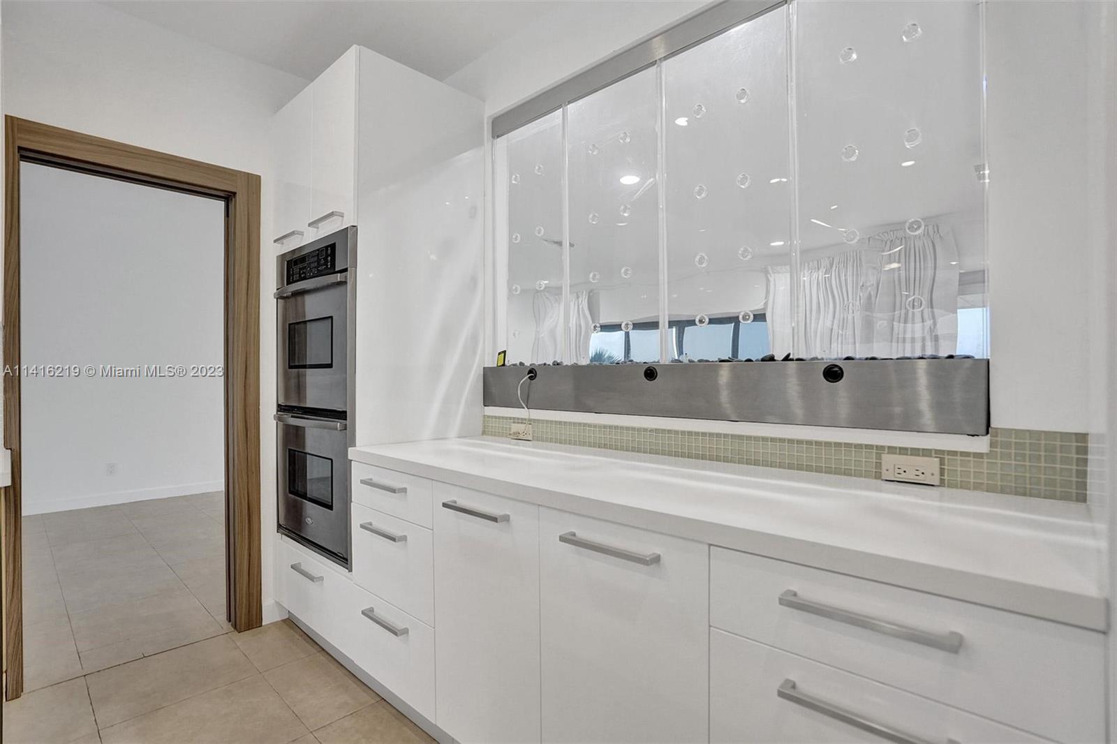 HOLLYWOOD LAKES SECTION - Residential