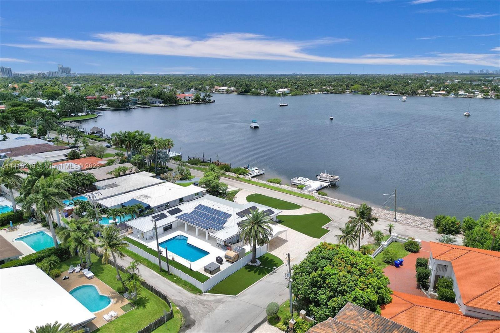 HOLLYWOOD LAKES SECTION - Residential