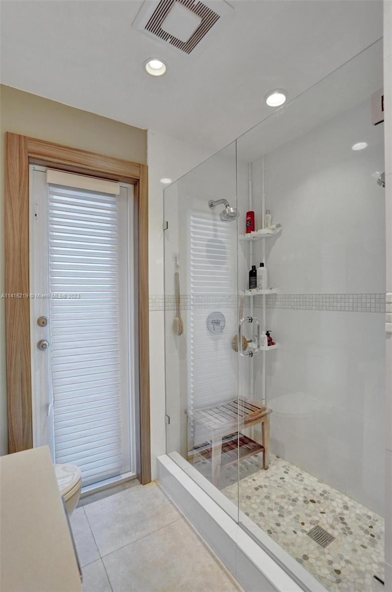 HOLLYWOOD LAKES SECTION - Residential