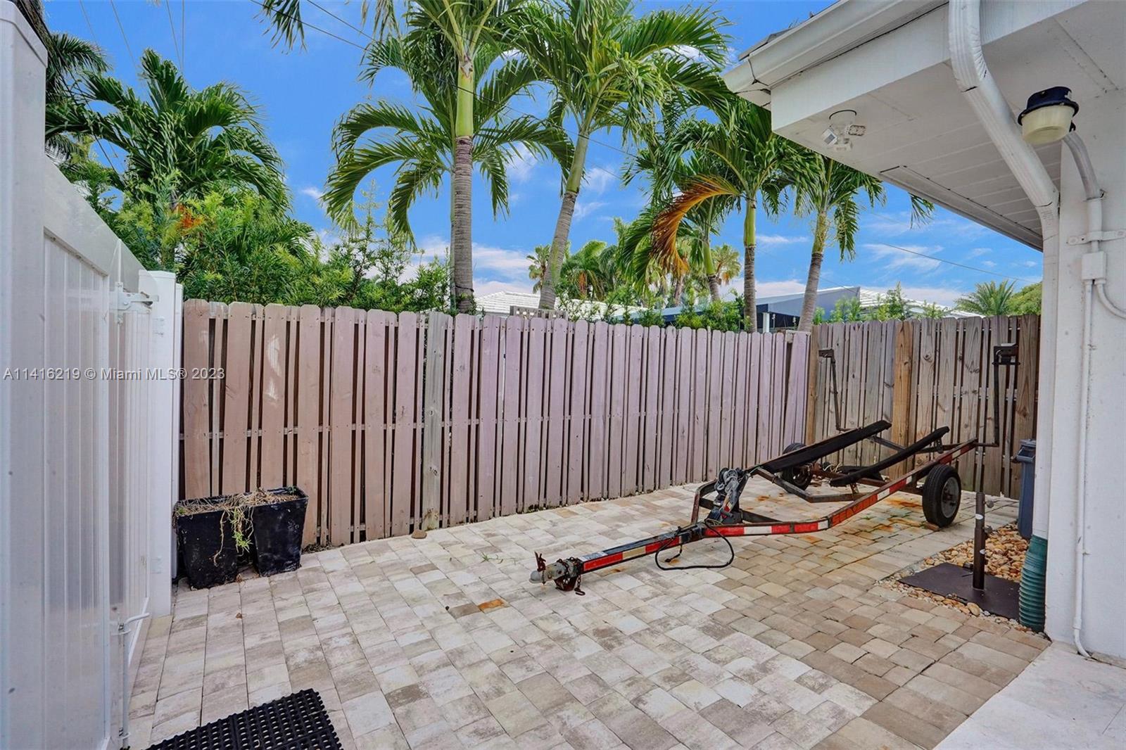 HOLLYWOOD LAKES SECTION - Residential