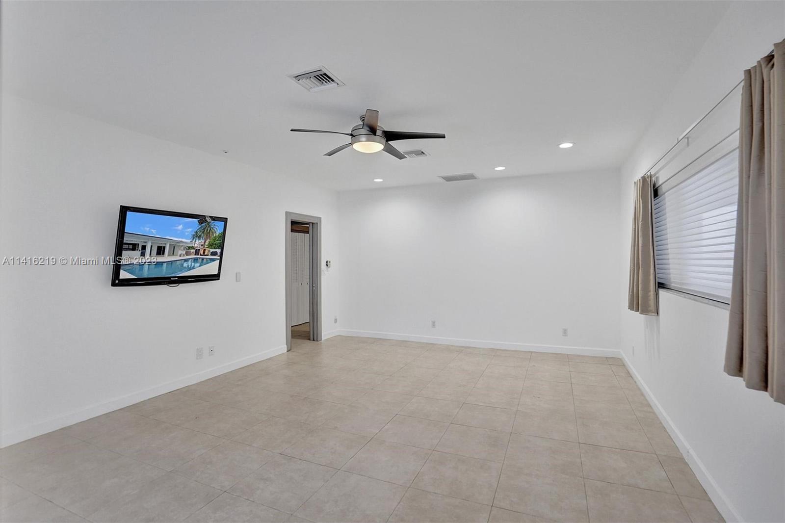 HOLLYWOOD LAKES SECTION - Residential