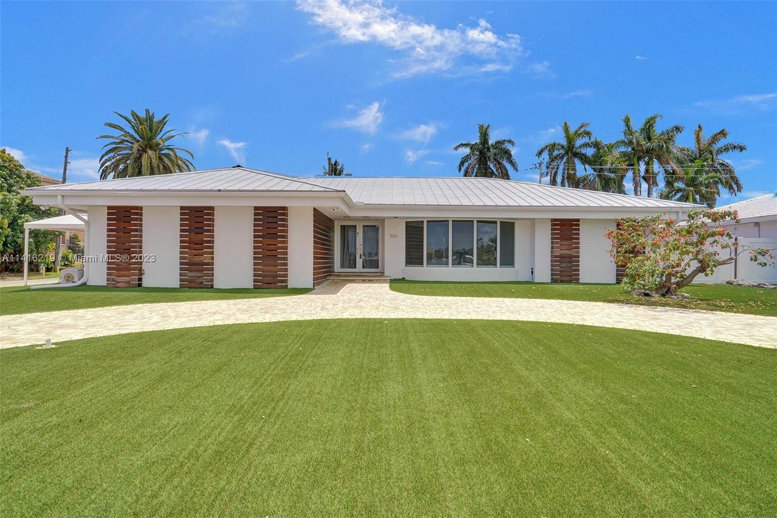 HOLLYWOOD LAKES SECTION - Residential