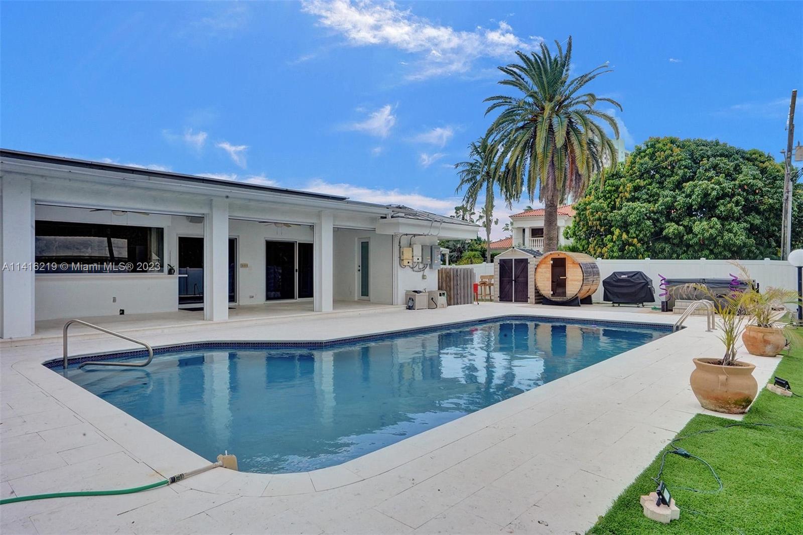 HOLLYWOOD LAKES SECTION - Residential