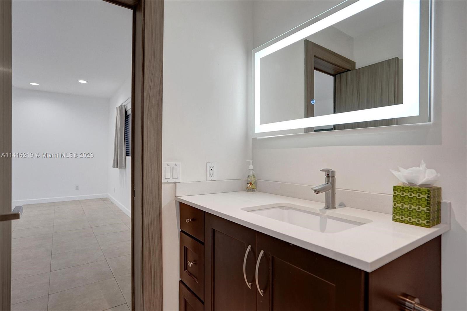 HOLLYWOOD LAKES SECTION - Residential