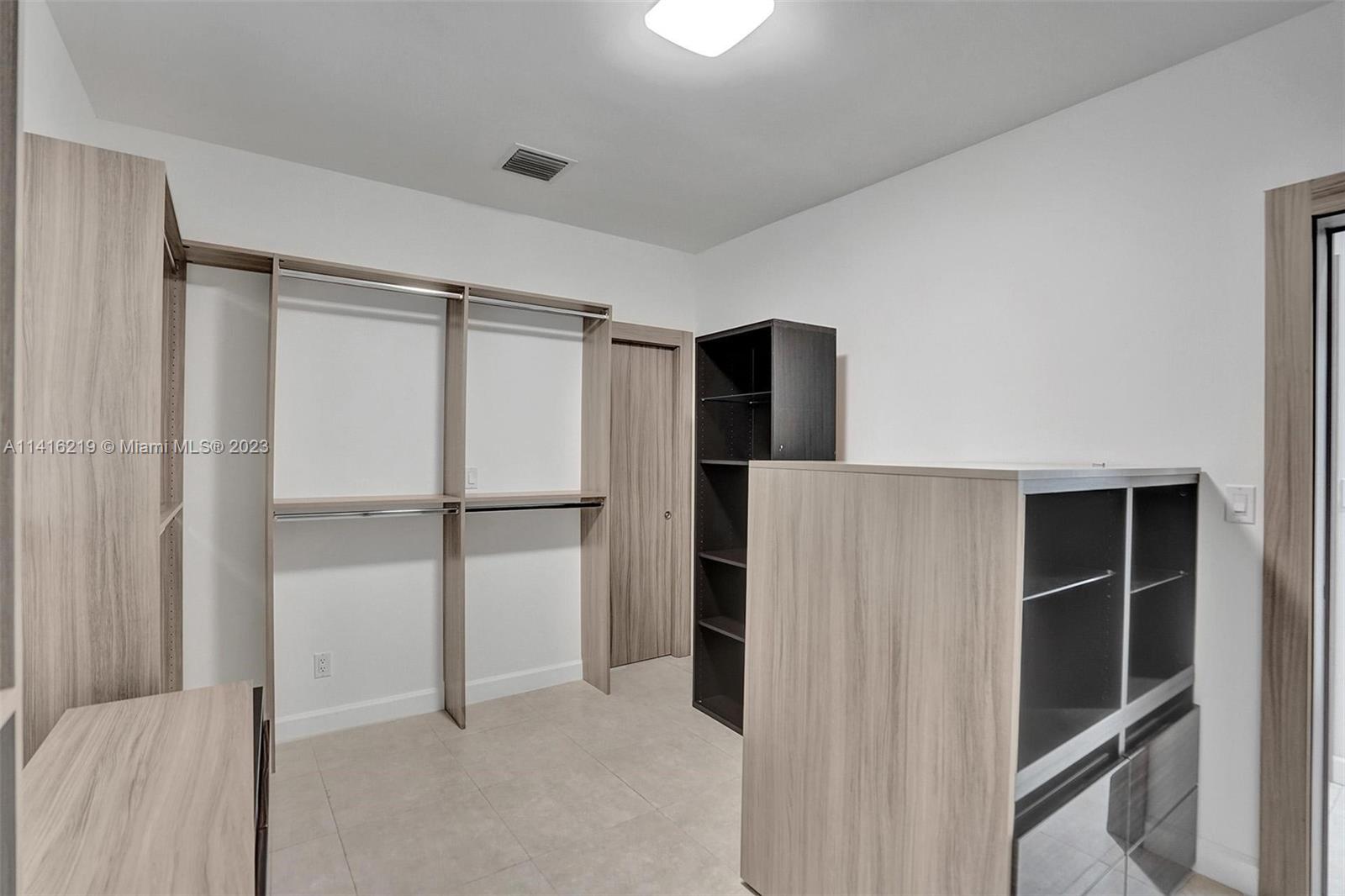 HOLLYWOOD LAKES SECTION - Residential